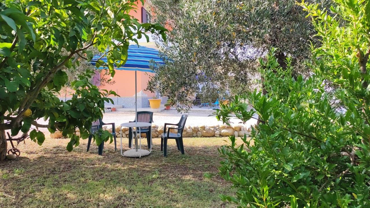 B&B I Tre Ulivi Morro dʼOro Esterno foto