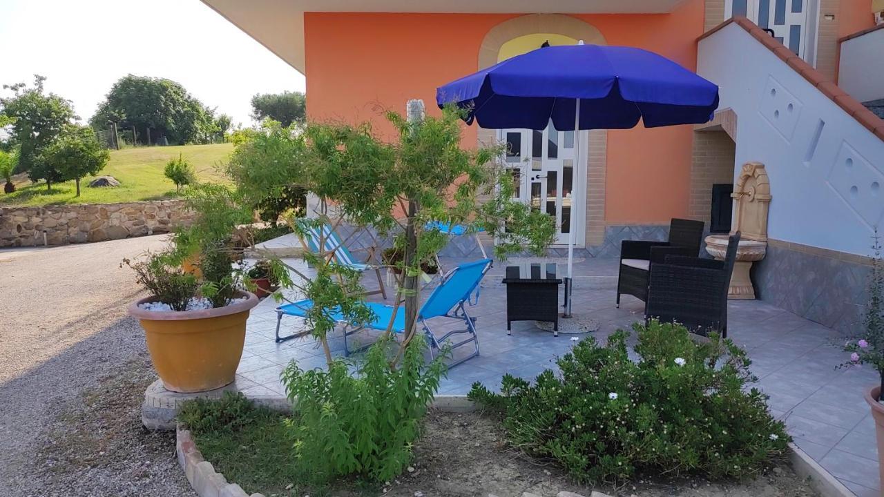 B&B I Tre Ulivi Morro dʼOro Esterno foto
